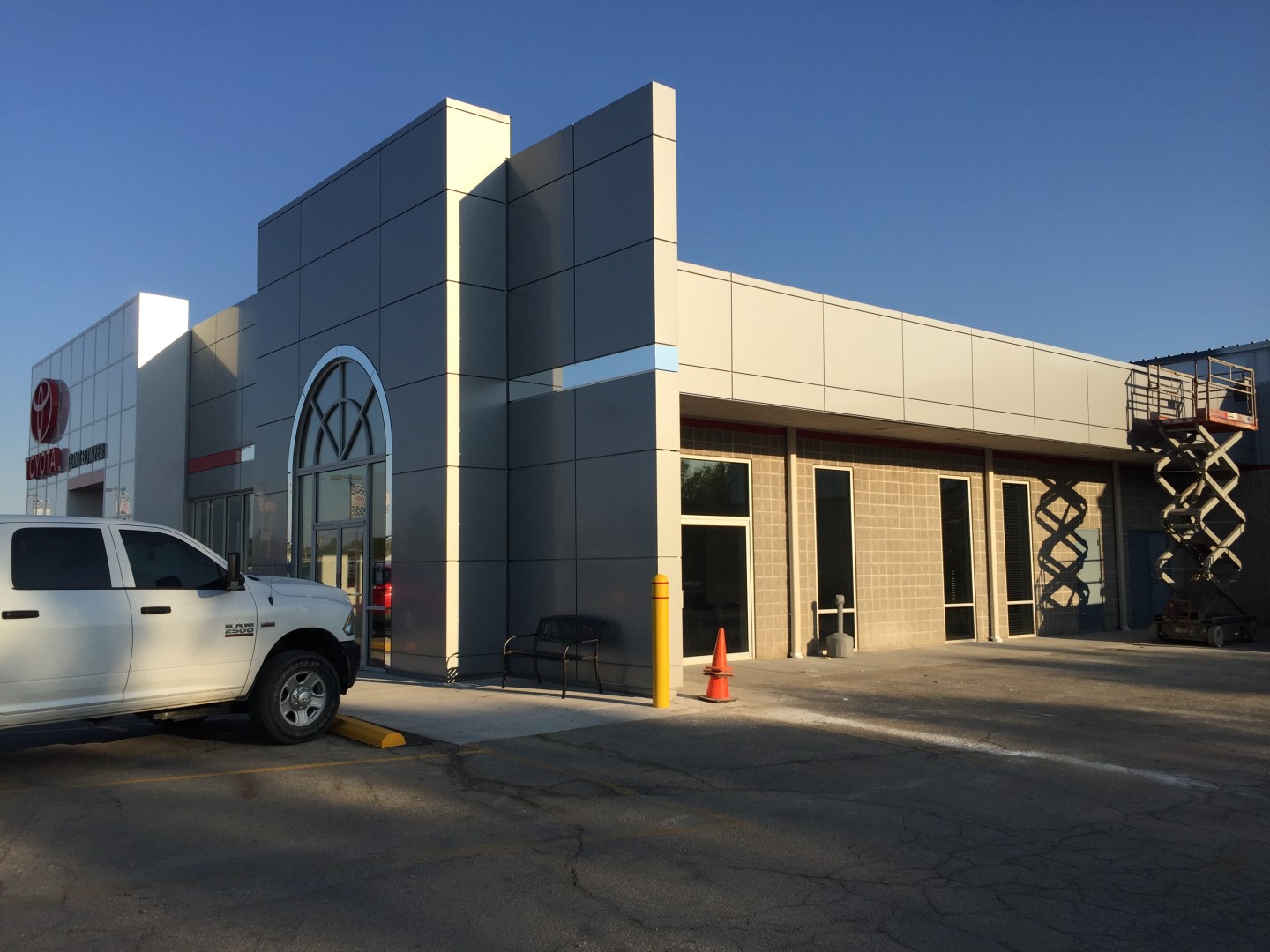 Davis Moore Toyota (Emporia)